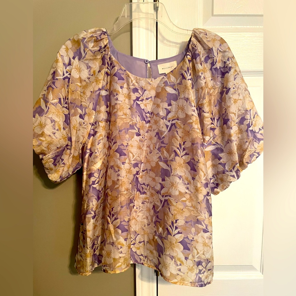 Melloday Blouse Periwinkle and Yellow Floral
print puff sleeves Size large